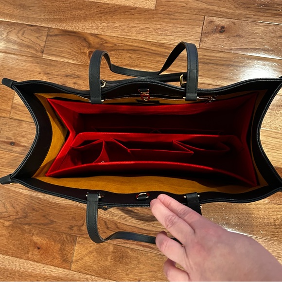 EUC Louis Vuitton ON THE GO GM BLACK travel bag - Picture 16 of 16